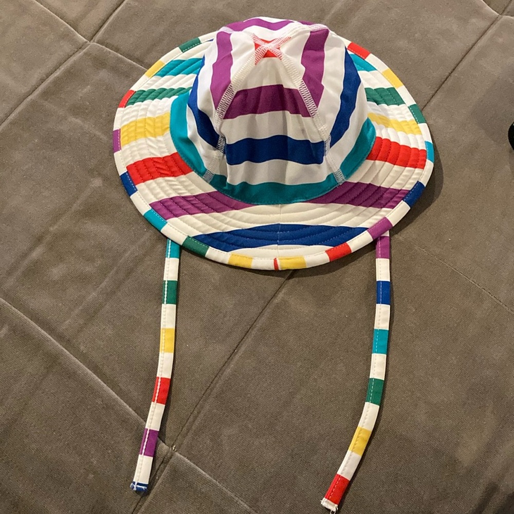 Hanna Andersson XS 3-12M bucket hat. Bathing suit material, dries very quick